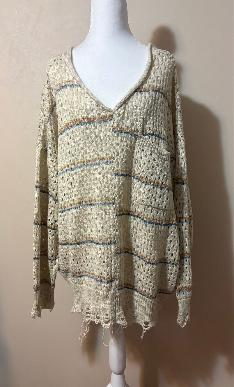 BKE buckle women’s sweater distressed size XL beige vneck